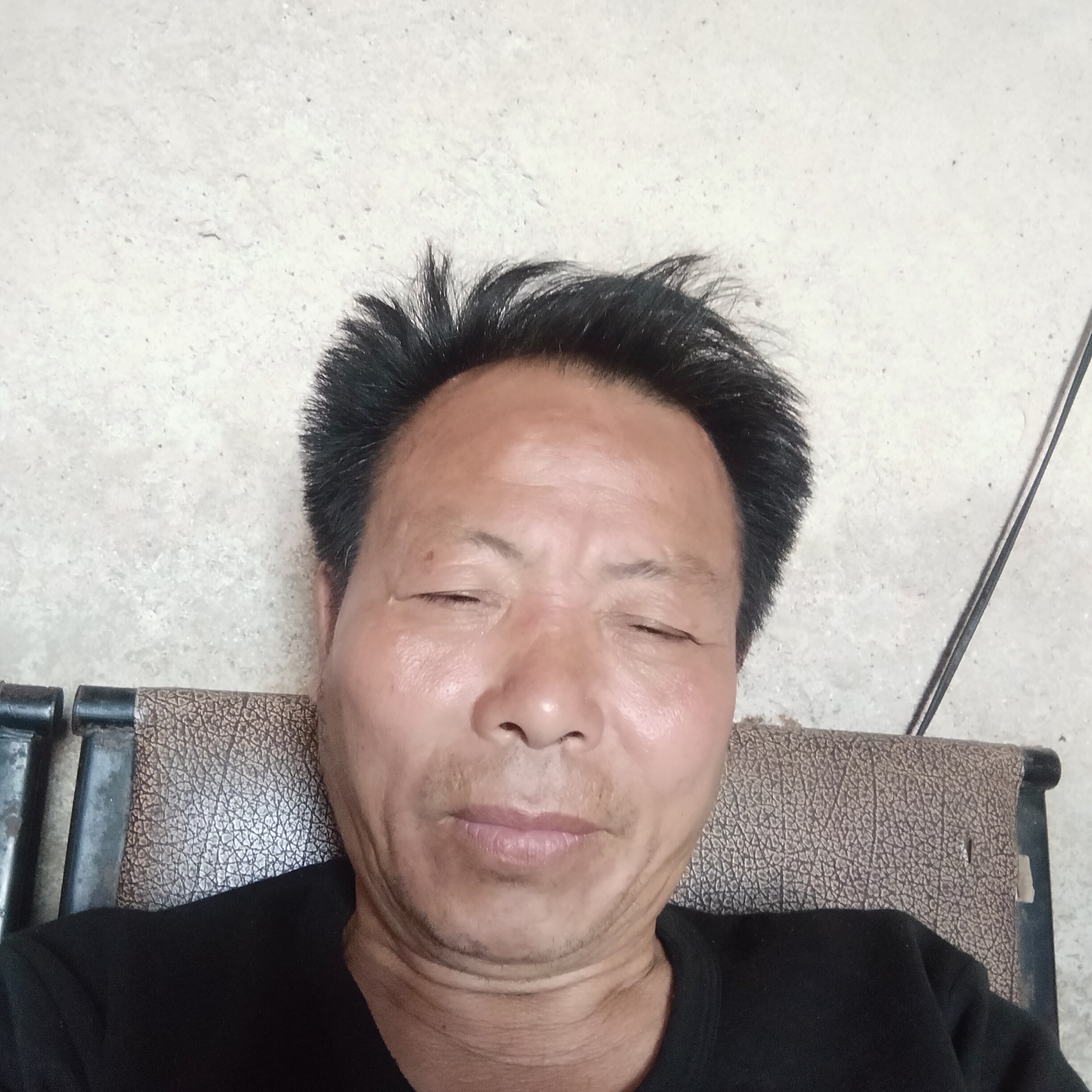 高兴倾心战斗机的照片