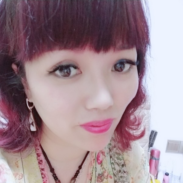 红玫瑰迎酷酷的照片