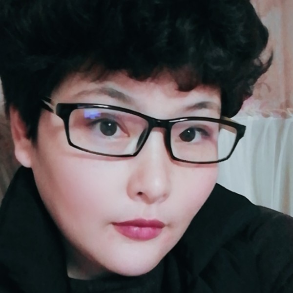 高挑霓裳的照片