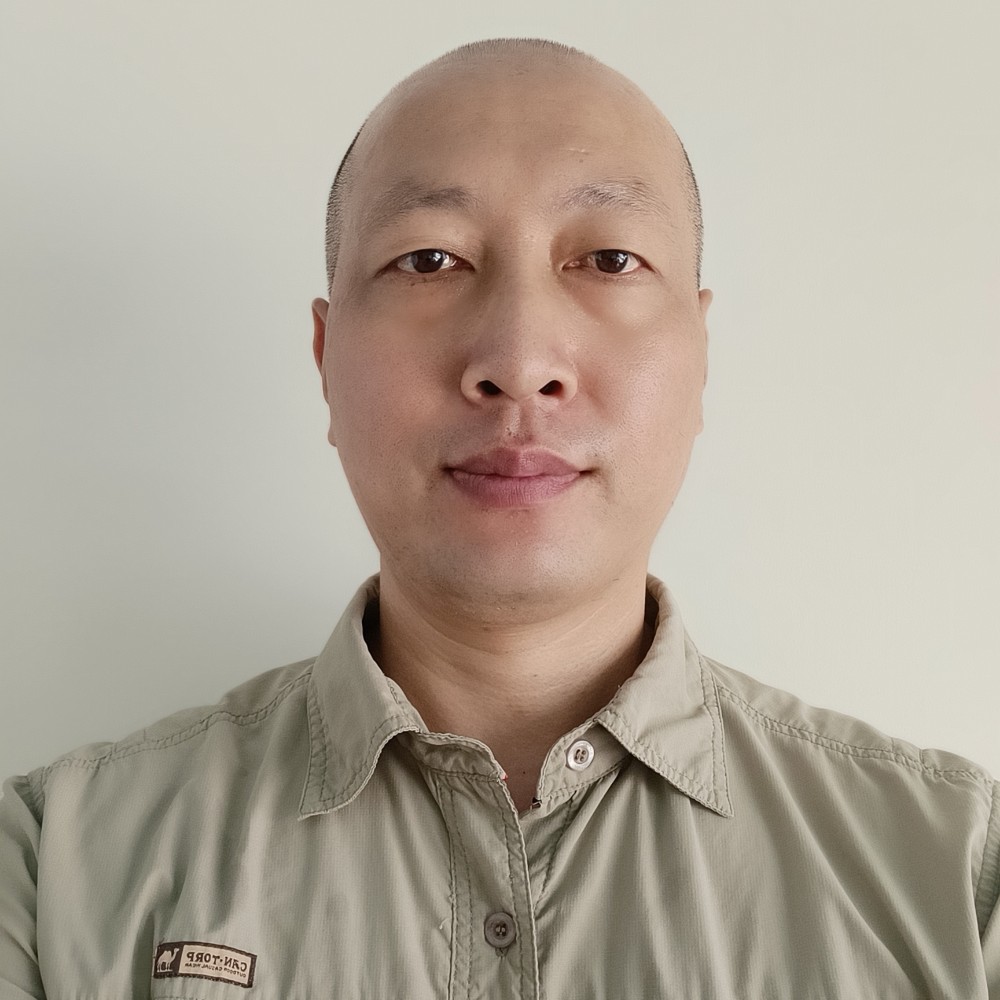 朴实电脑大叔的照片