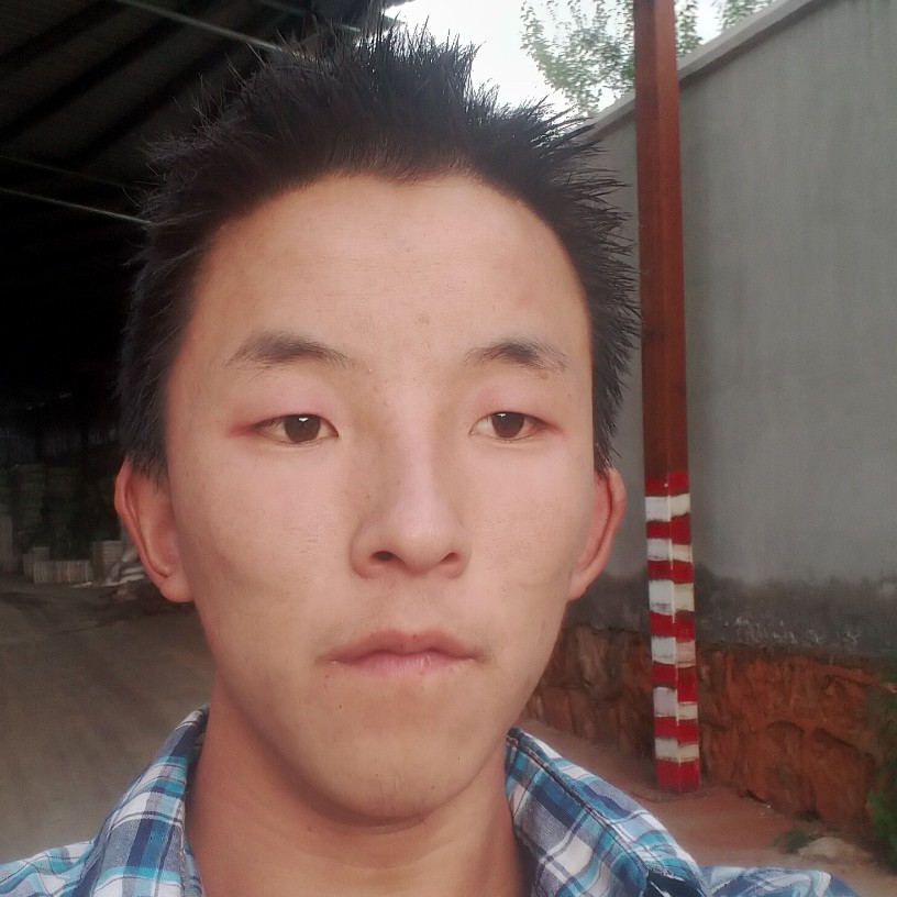 兴奋浅吻中心的照片
