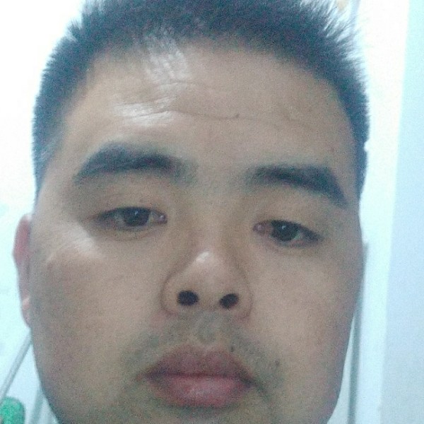 扛锅铲的的照片