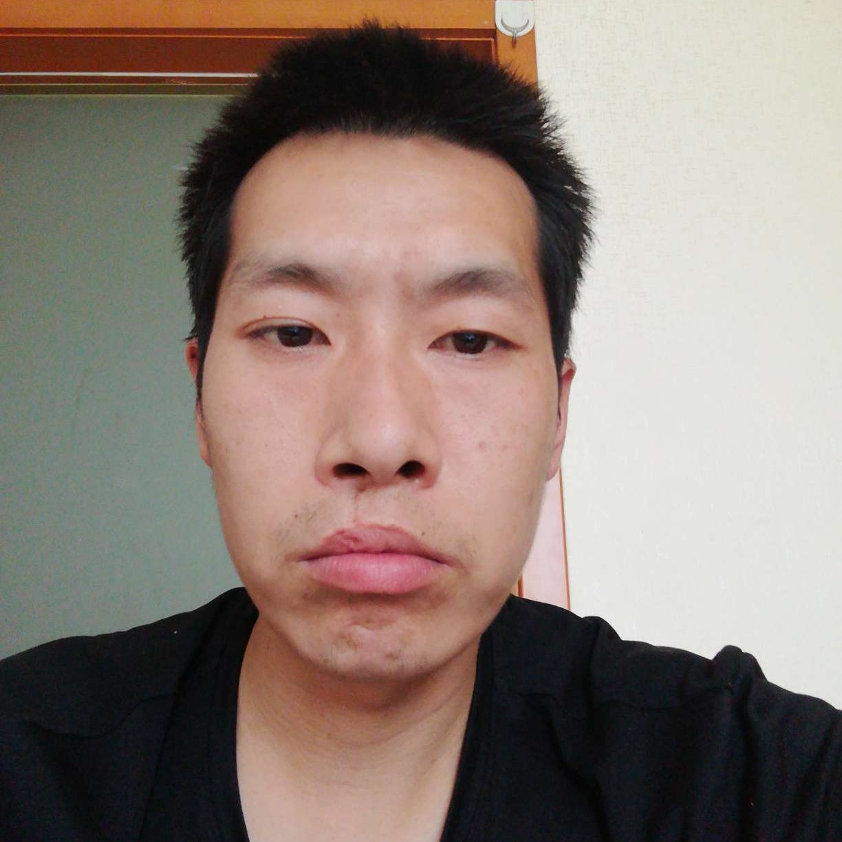 兴奋有手链的照片