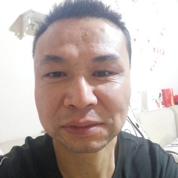 夏露孤独的照片