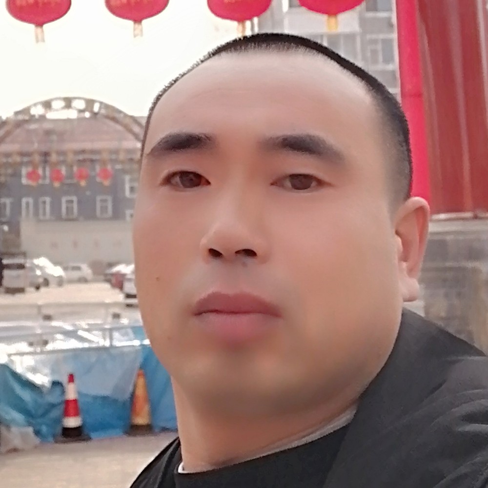 俊秀迎奇异果的照片