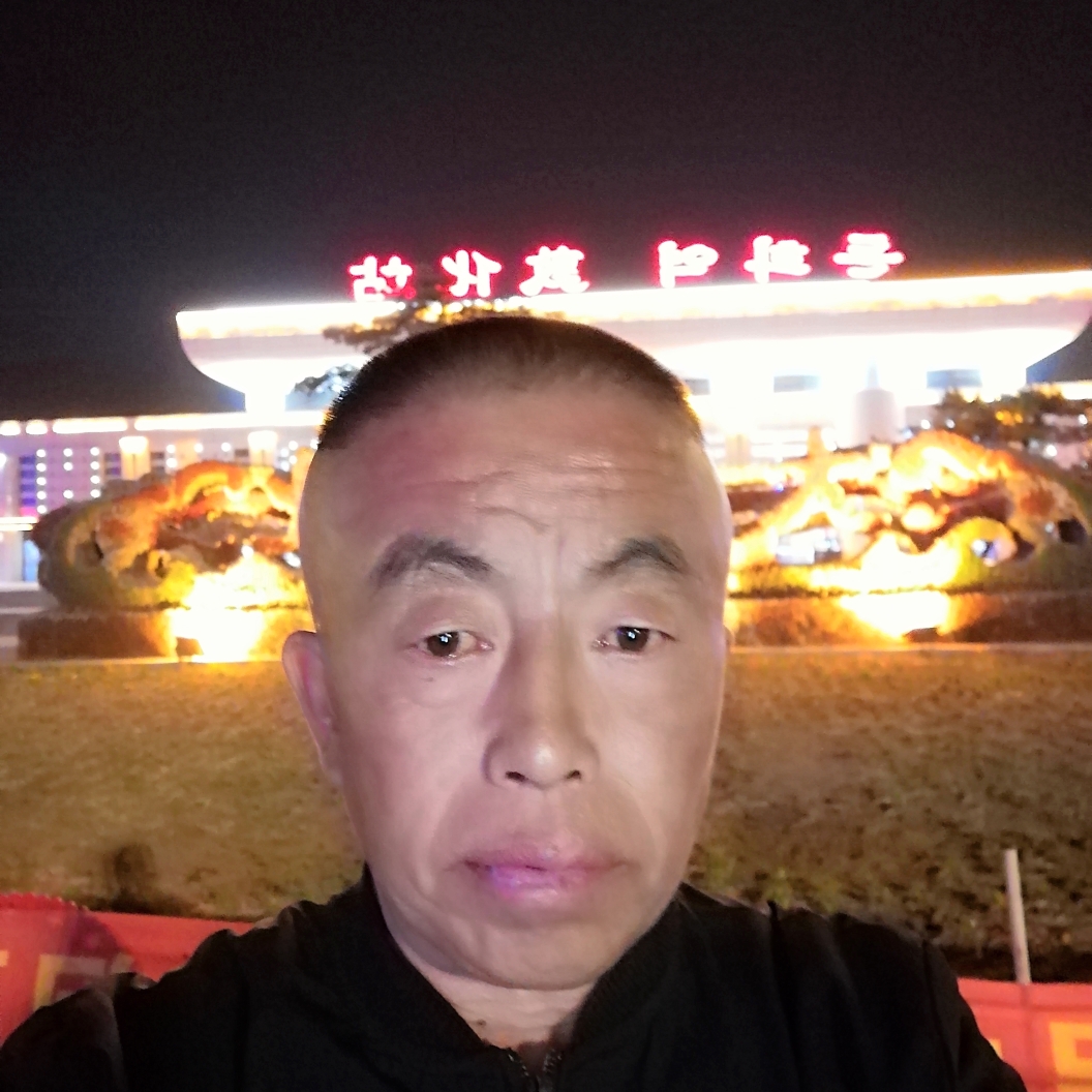 电灯胆泪了激动的照片