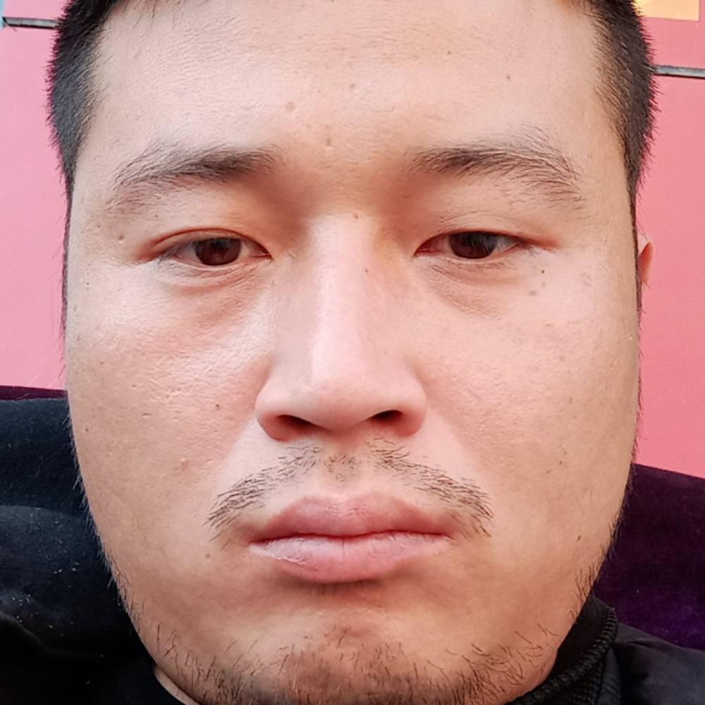 单薄打吐司的照片