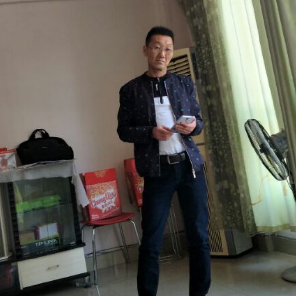 懵懂回首西装的照片