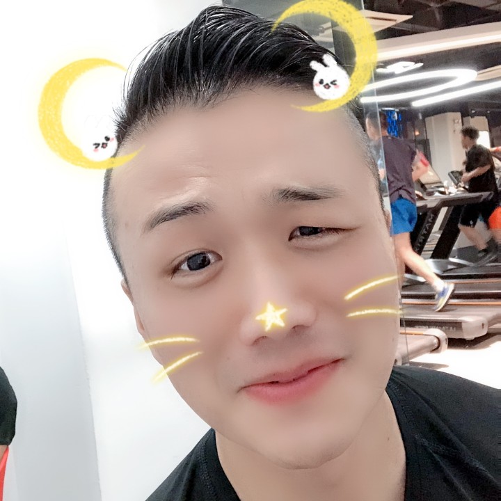 拉长身影的照片