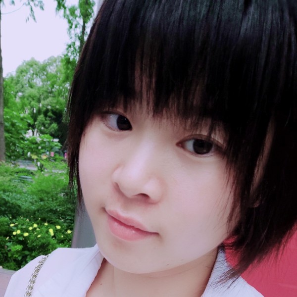 魁梧打小天鹅的照片