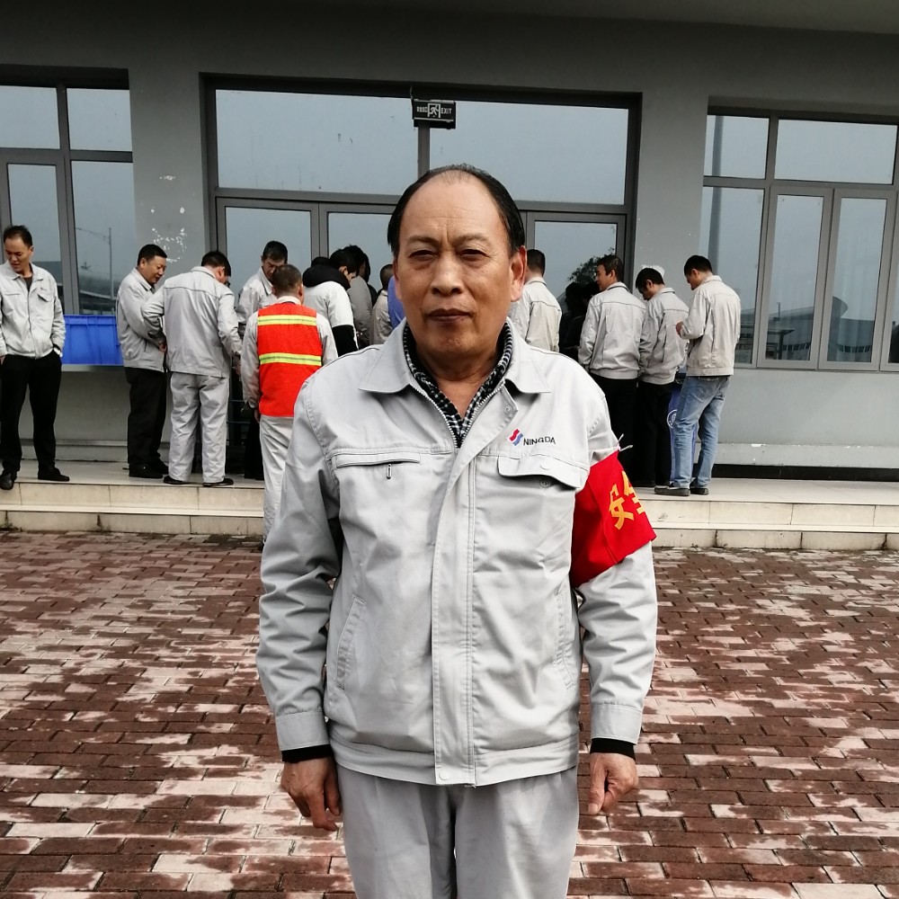 慈祥請纸鹤的照片