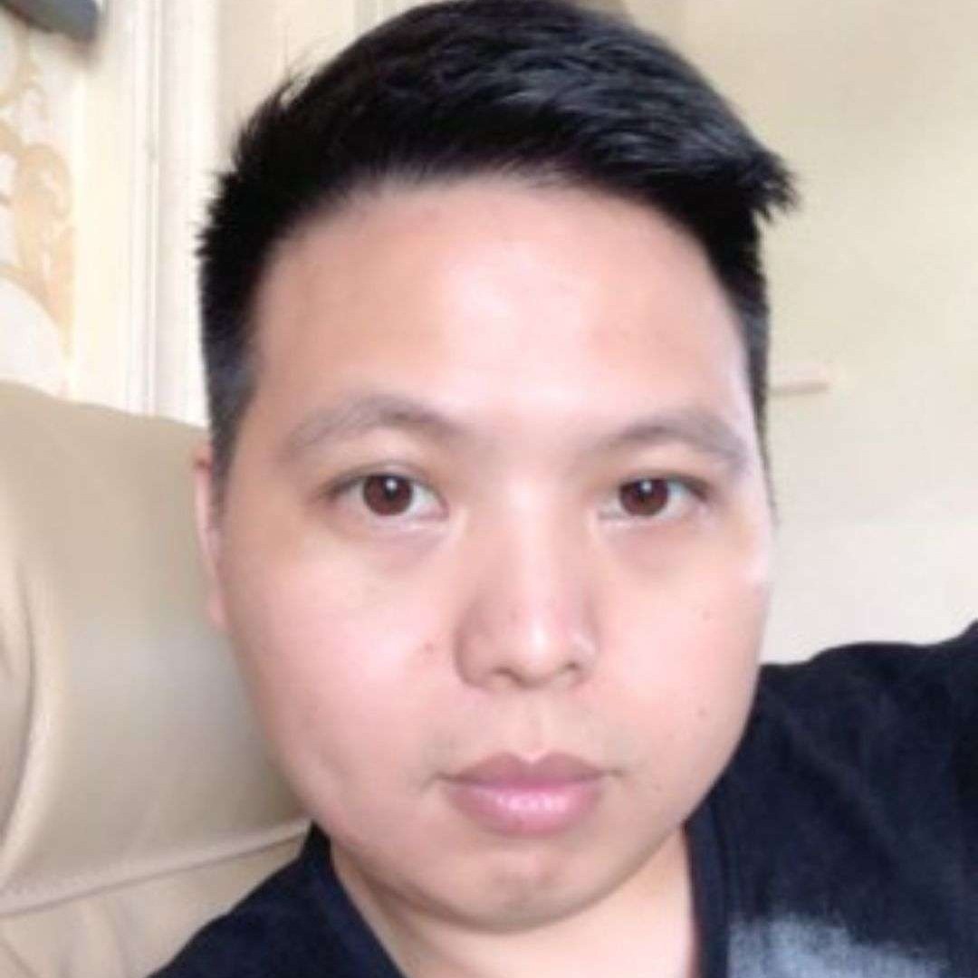 体贴挽手玫瑰的照片