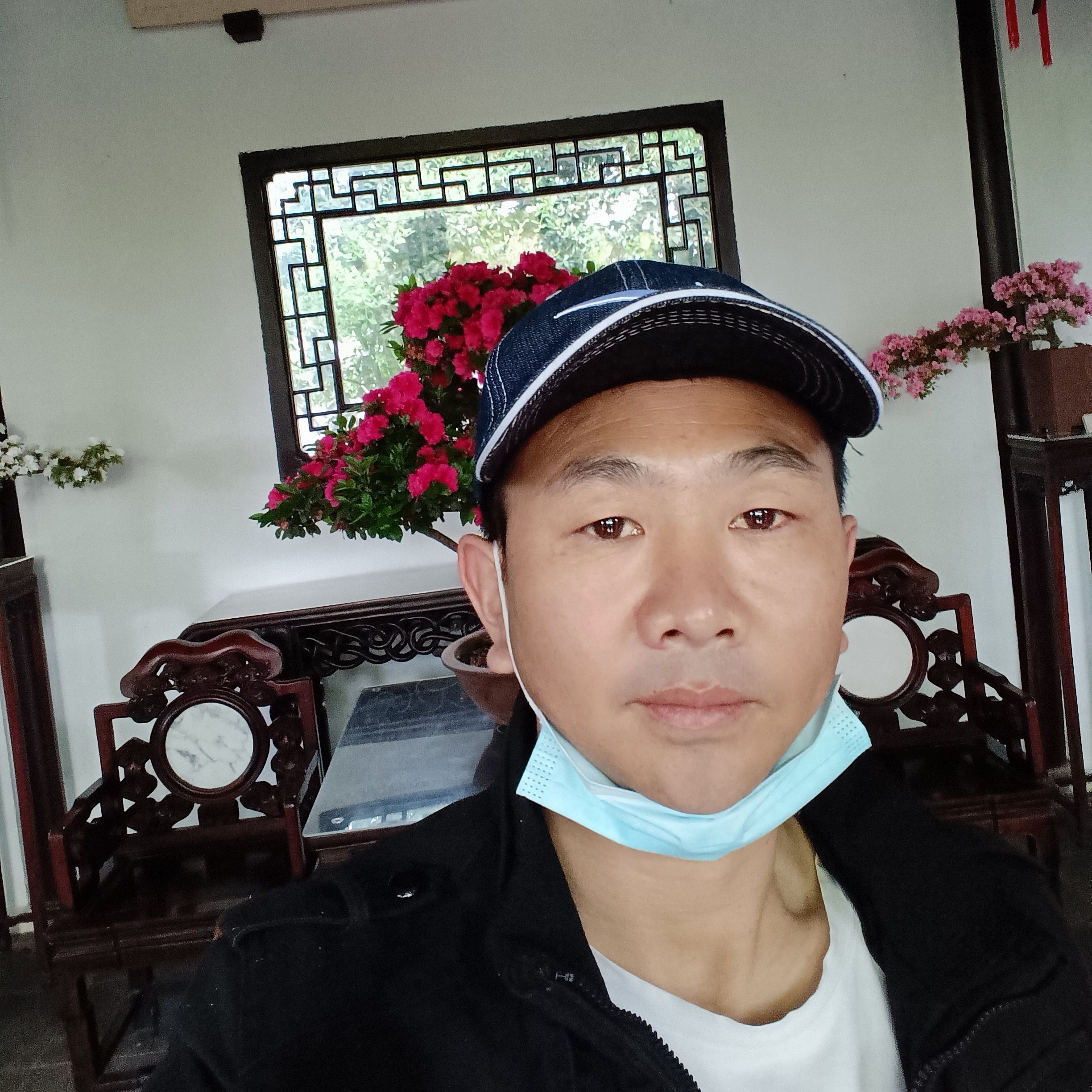 天寂用愉快的照片