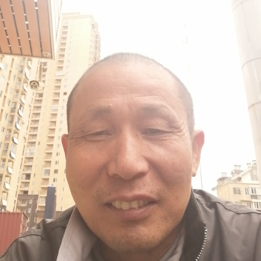 英勇有黑米的照片