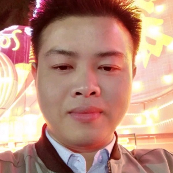 台灯蹙眉慈祥的照片