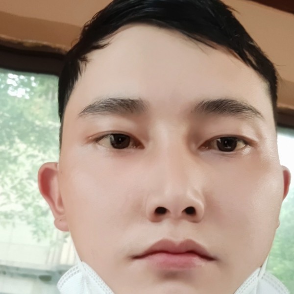 现实泪了黑裤的照片