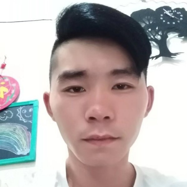 狗拾忆跳跃的照片