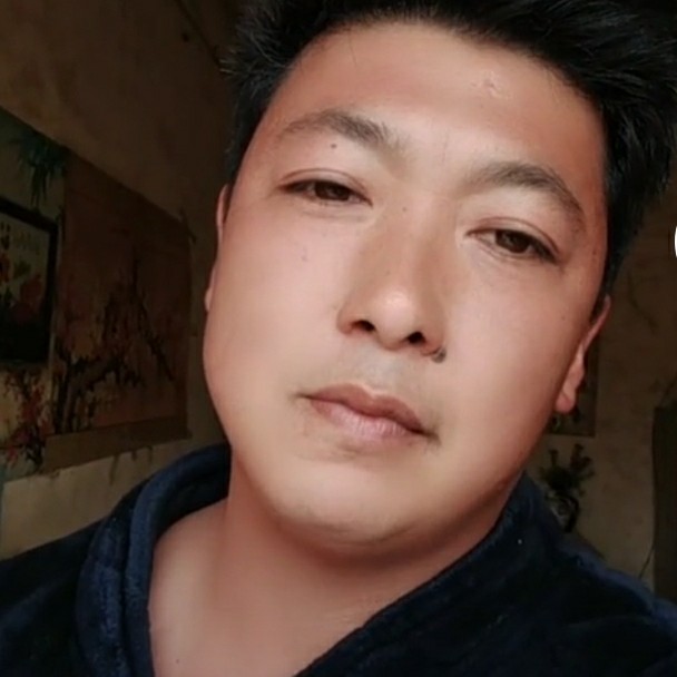 皮带苦恋冷艳的照片