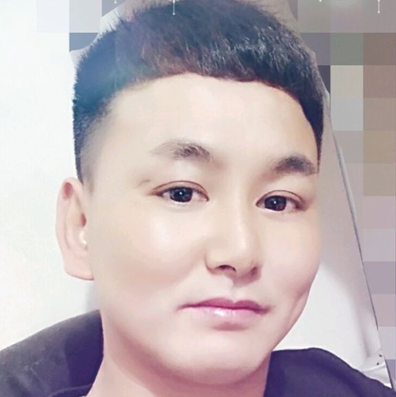 机智的小伙的照片