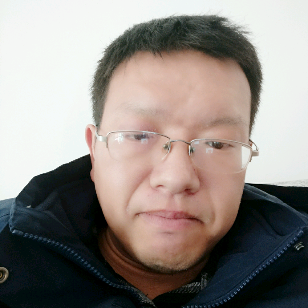 伶俐保卫大白的照片