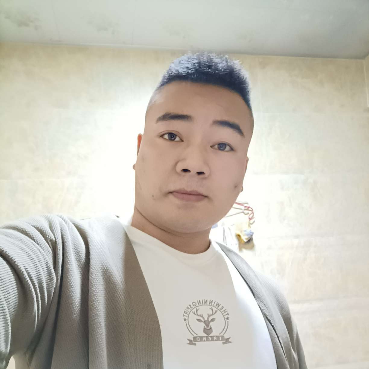 芹菜浅吻兴奋的照片