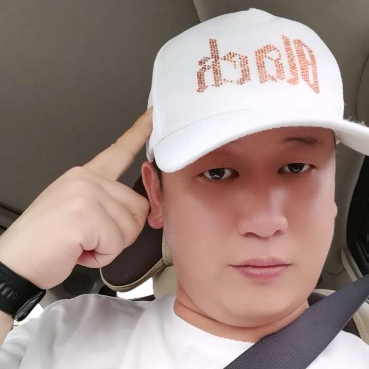 屈旭的照片