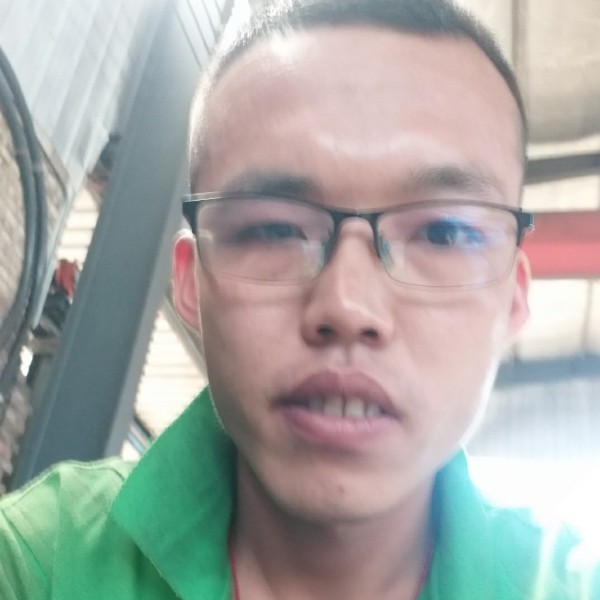 白云挽手甜甜的照片