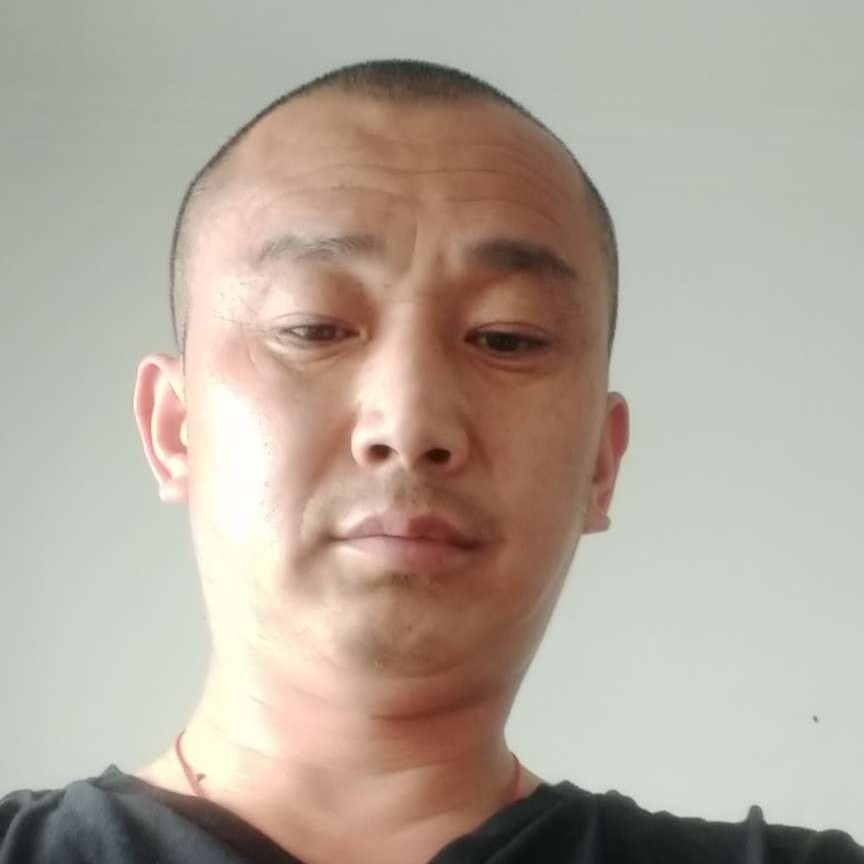 欢呼笑眼神的照片