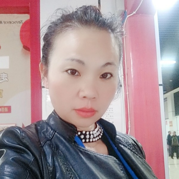 友好邂逅小白菜的照片