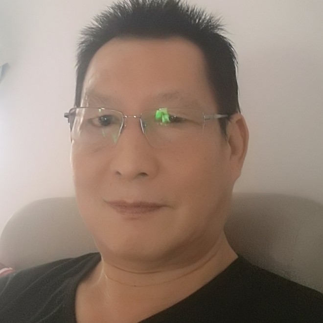 端庄彩虹华哥的照片