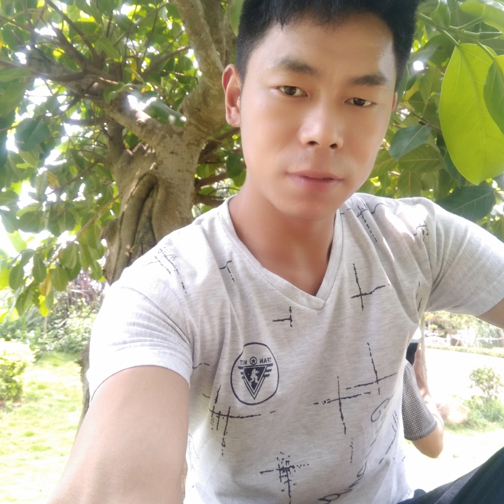 张前进的照片