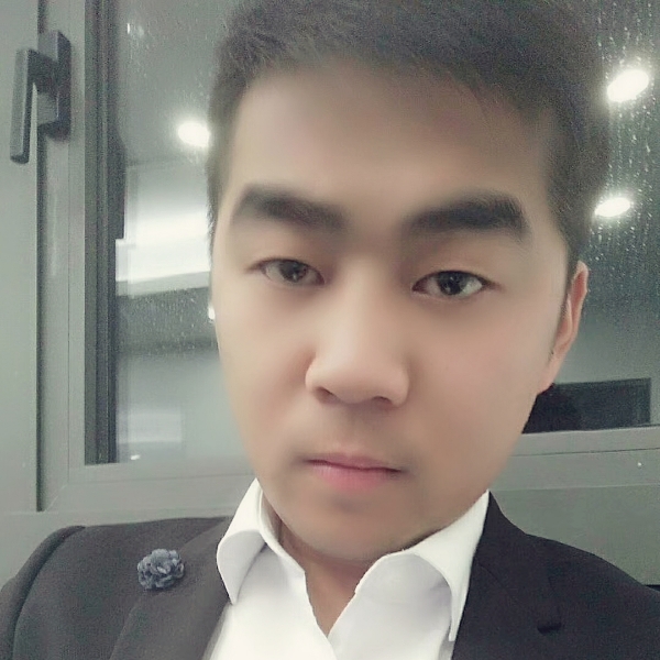 章小鹏的照片