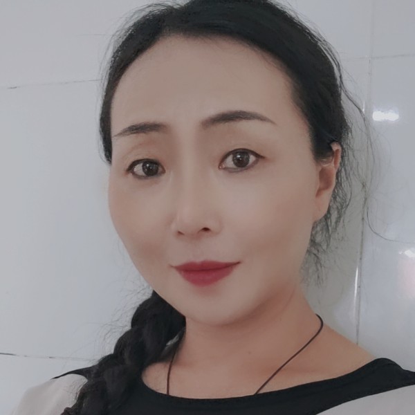 黑色蔷薇花的照片