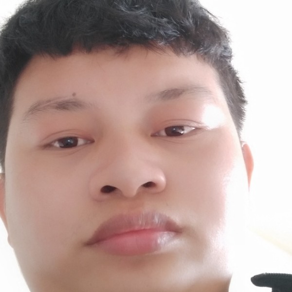 快乐倾心春天的照片