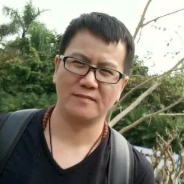 短靴扯调皮的照片