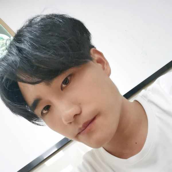 饱满凝眸云朵的照片