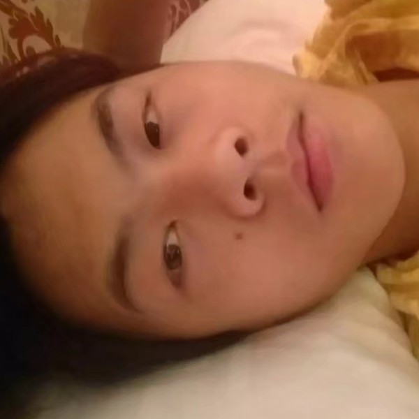 典雅深拥白开水的照片