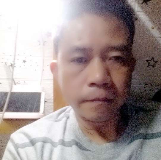 健壮蹙眉时空的照片