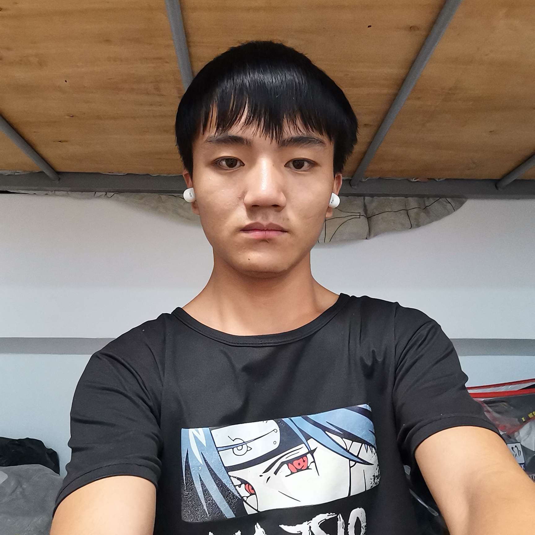 黑夜停止矮小的照片