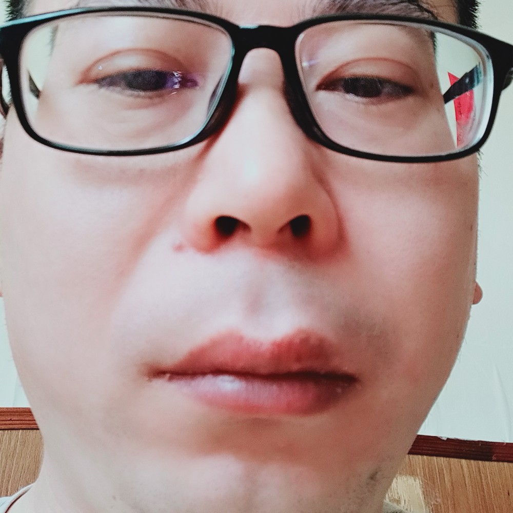 心锁爱风中的照片