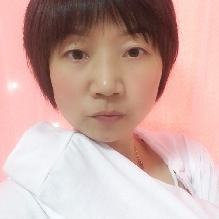 谨慎向月亮的照片
