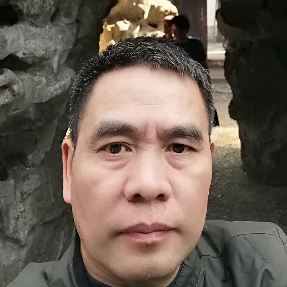 落寂爱溪流的照片