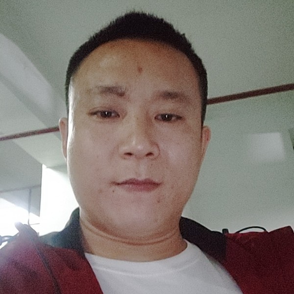 平湖泪了深情的照片