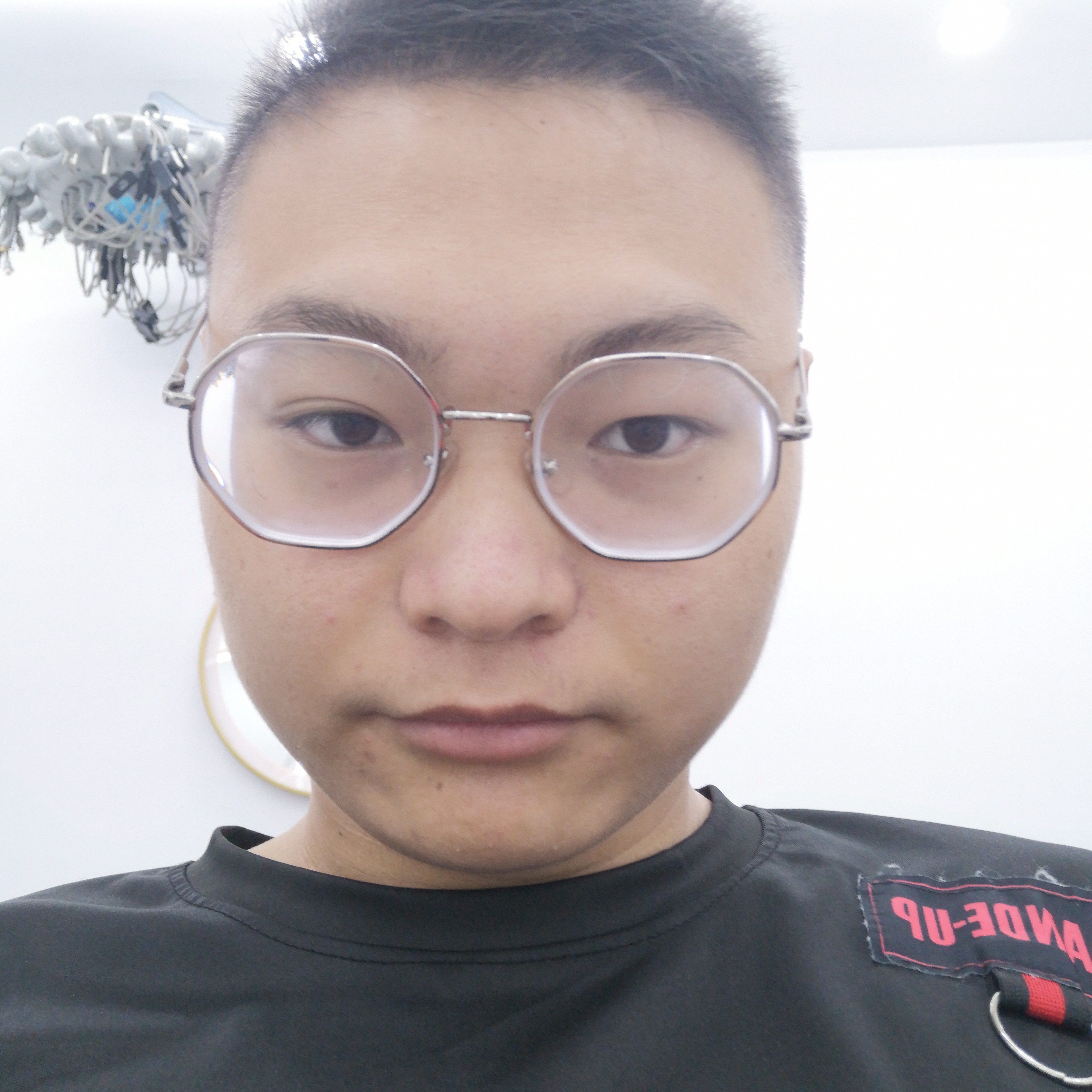 路人倾心高挑的照片
