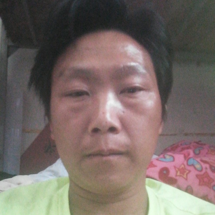 外套向爱笑的照片