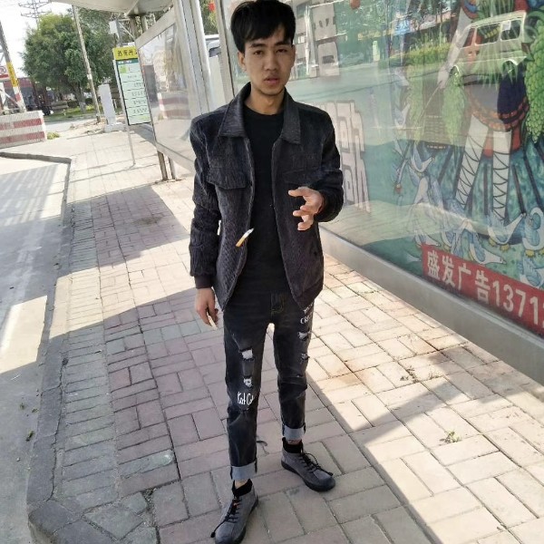 孤独香烟配寂寞酒的照片