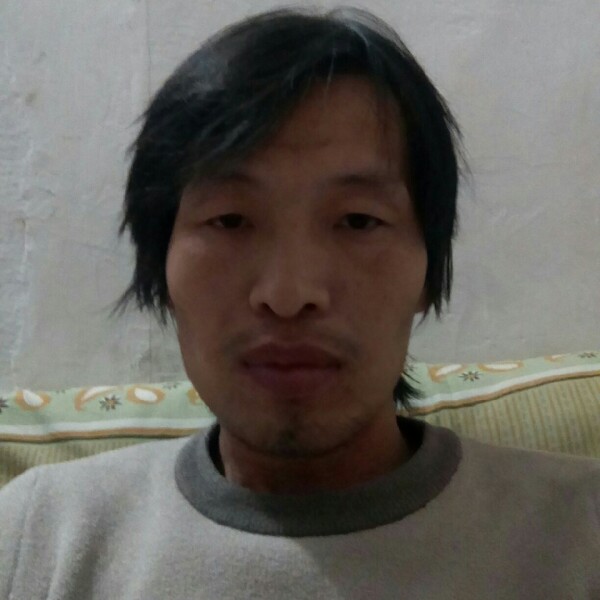 转身微笑的照片