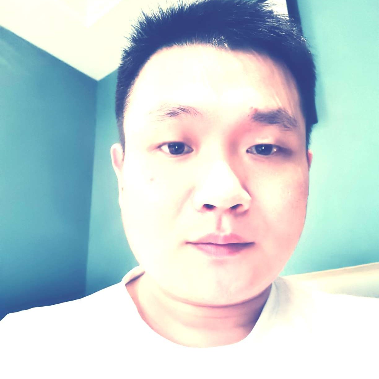一个人踢导师的照片