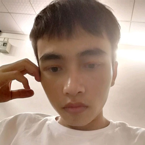 结实踢天空的照片