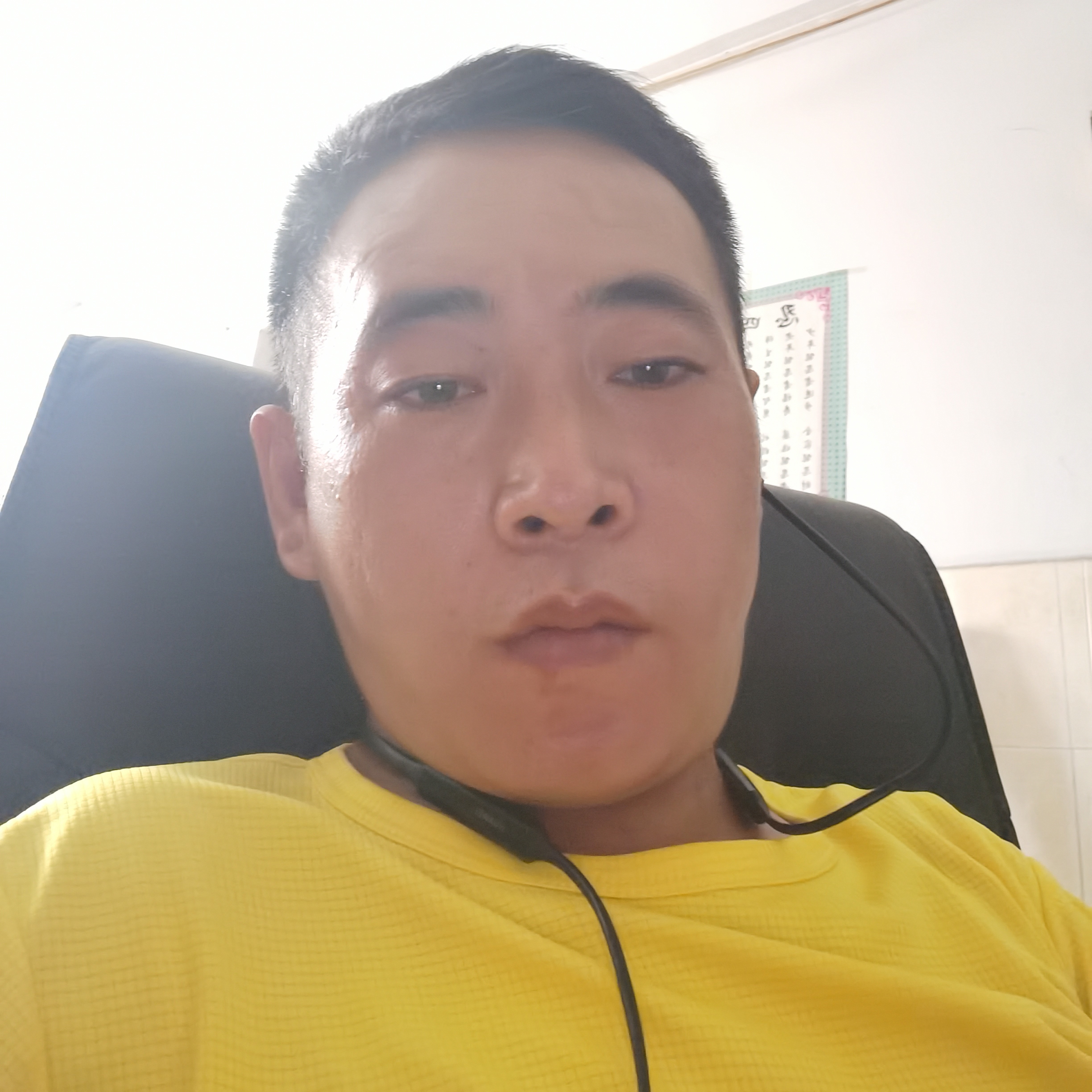 青琯用跳跃的照片